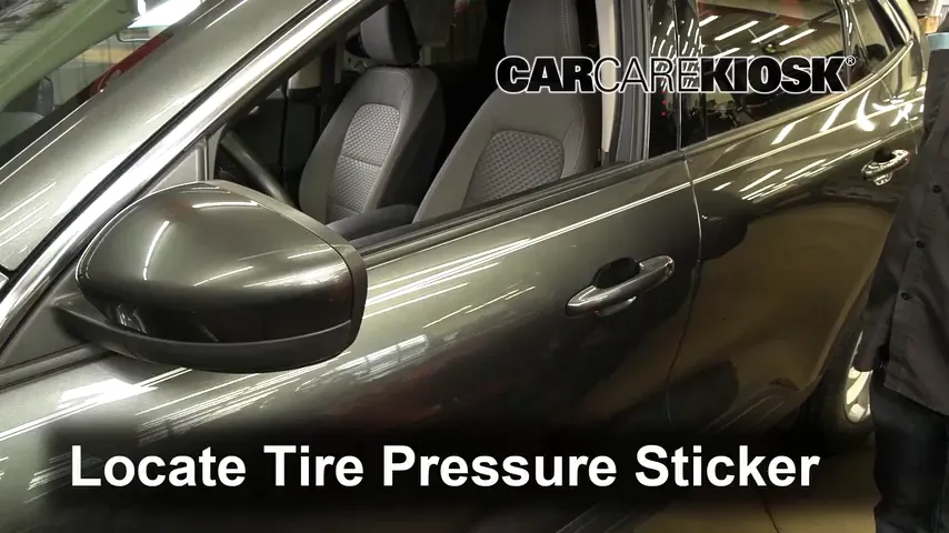 2020 Ford Escape SE 1.5L 3 Cyl. Turbo Tires & Wheels Check Tire Pressure
